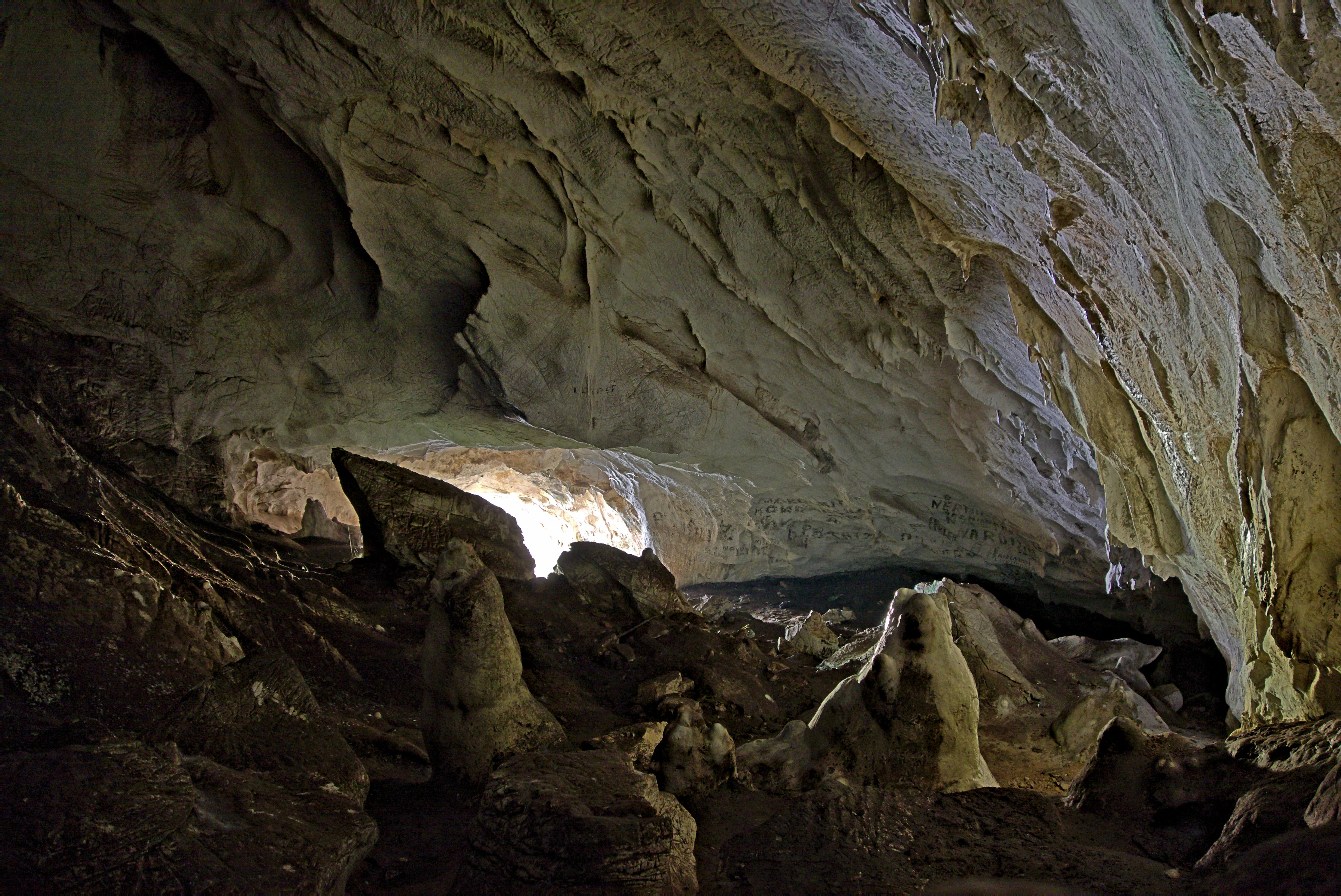 Pirogoshi Cave